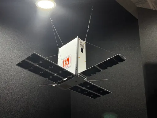 鴻海研究院參展HHTD24 展現自駕、矽光子、低軌衛星以及量子計算技術