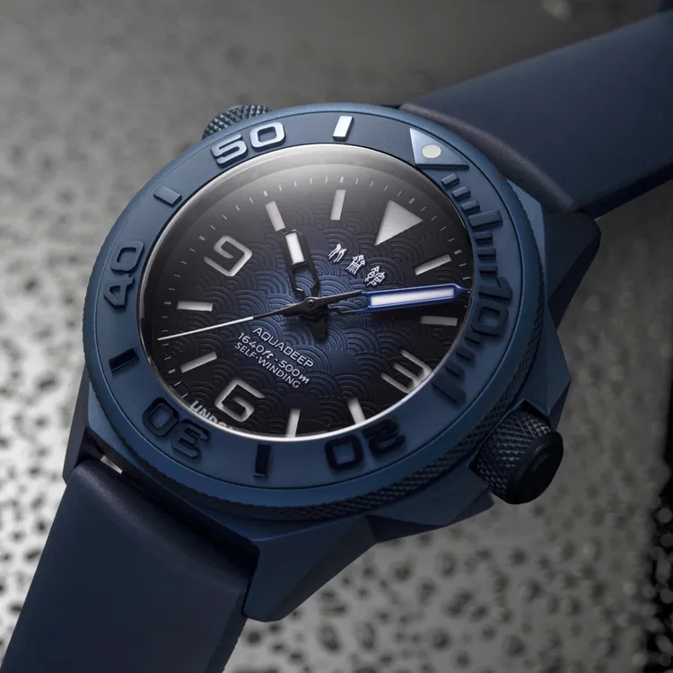 UNDONE x 北齋館博物館官方聯名限量版手錶，43mm，二級鈦金屬錶殼，日本TMI NH35A高品質自動
上鏈機芯，防水深度500米，限量1000只，售價480美元（約1萬5467台幣）。品牌提供
