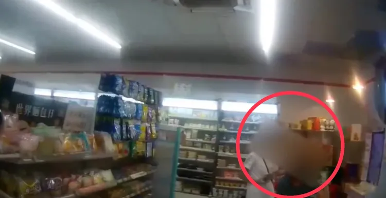 吳女不滿兒子女友接走就讀國小的女兒，與現任男友約兒子談判，竟成格鬥擂台。民眾提供