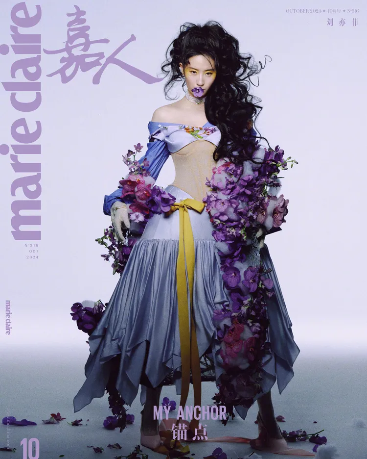 劉亦菲化身為「歐洲最美皇后」伊莉莎白。翻攝《嘉人》微博