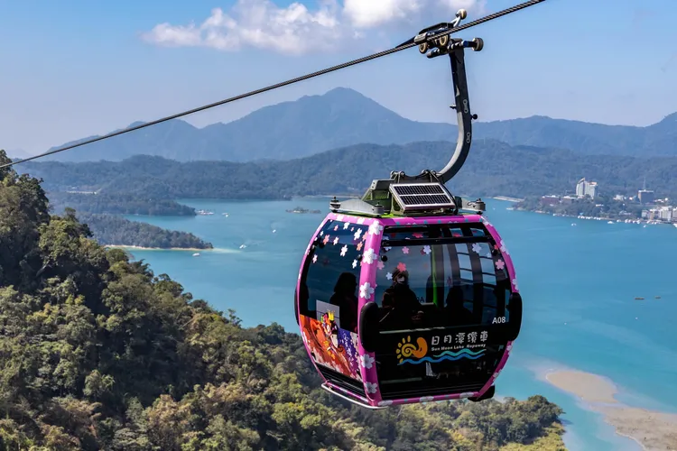 台南高商畢旅排搭日月潭纜車，當天正逢維修日，校方發現後緊急更改行程。翻攝臉書