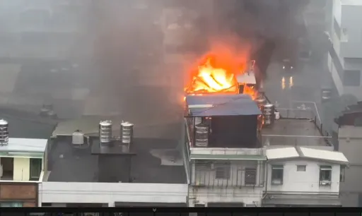颱風天三重頂加竄火煙!基地台燒光 高空直擊畫面曝