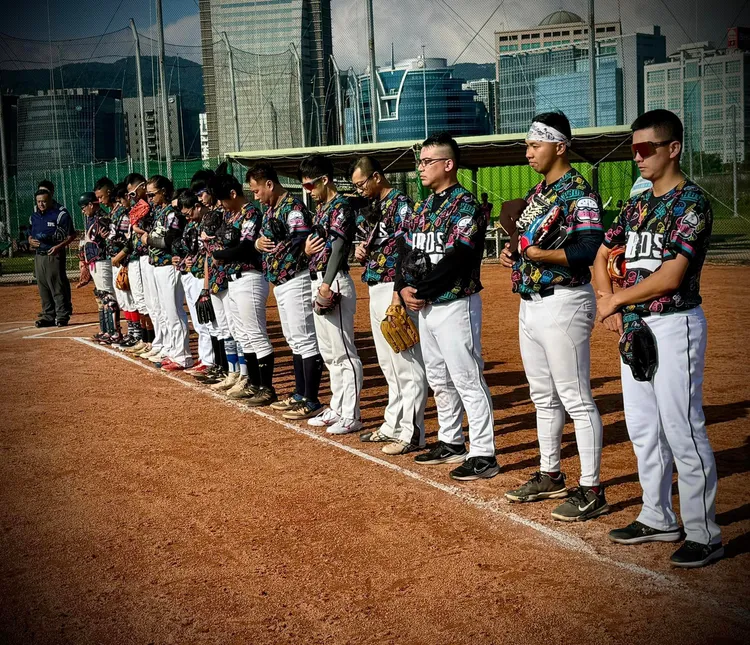 汪建民的隊友在賽前為他默哀。翻攝阿Ben臉書