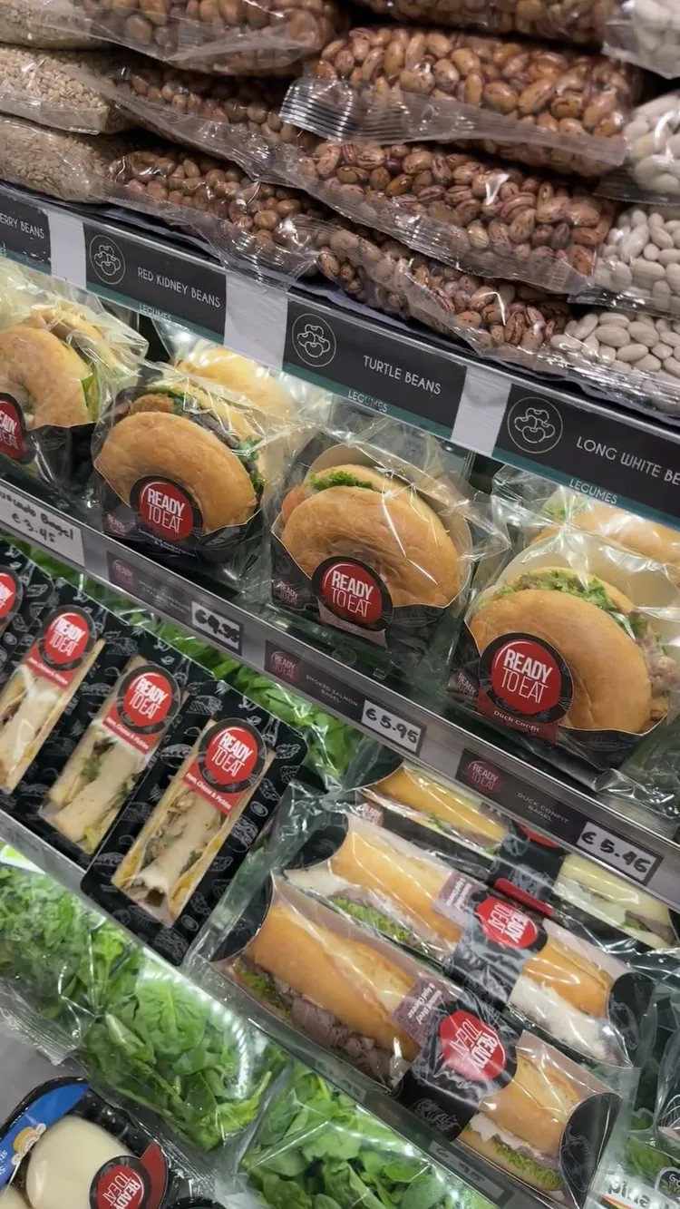 蔡依林買的漢堡。翻攝Molly環遊歐洲小紅書