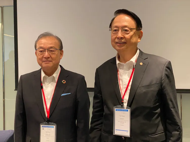 IHRA會長宿利正史（左）、高鐵董座江耀宗（右）。莊偉祺攝