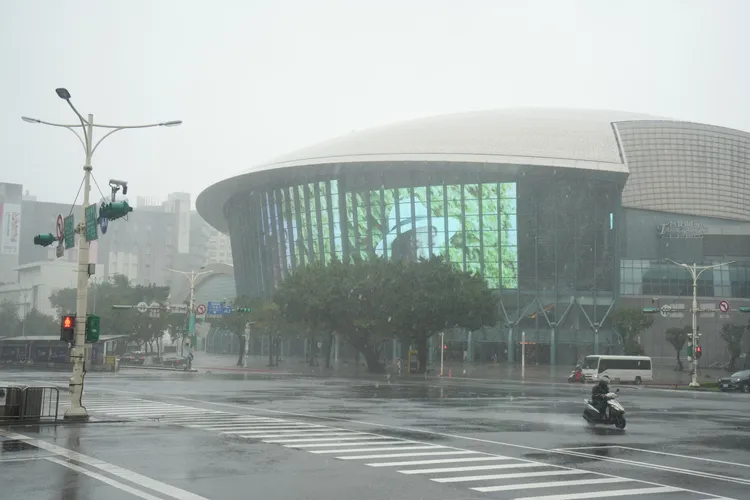 劉德華今晚在台北小巨蛋的演唱會宣布停辦。彭欣偉攝