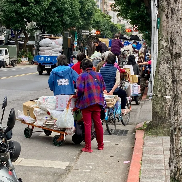拾荒者NGO組織五角拌發文認補助計畫難申請。翻攝五角拌臉書