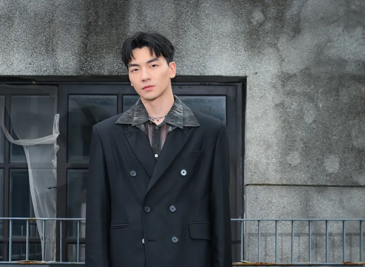 張洛偍和偶像拍戲，圓了追星夢。零日文創提供