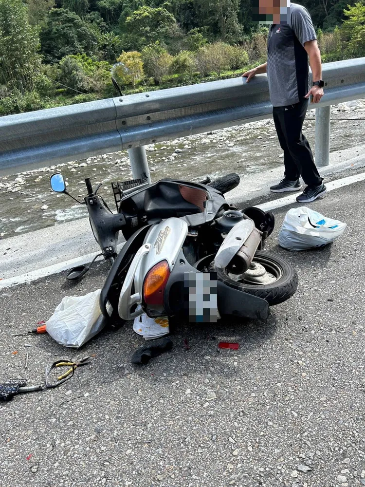 吳姓夫妻的機車。民眾提供