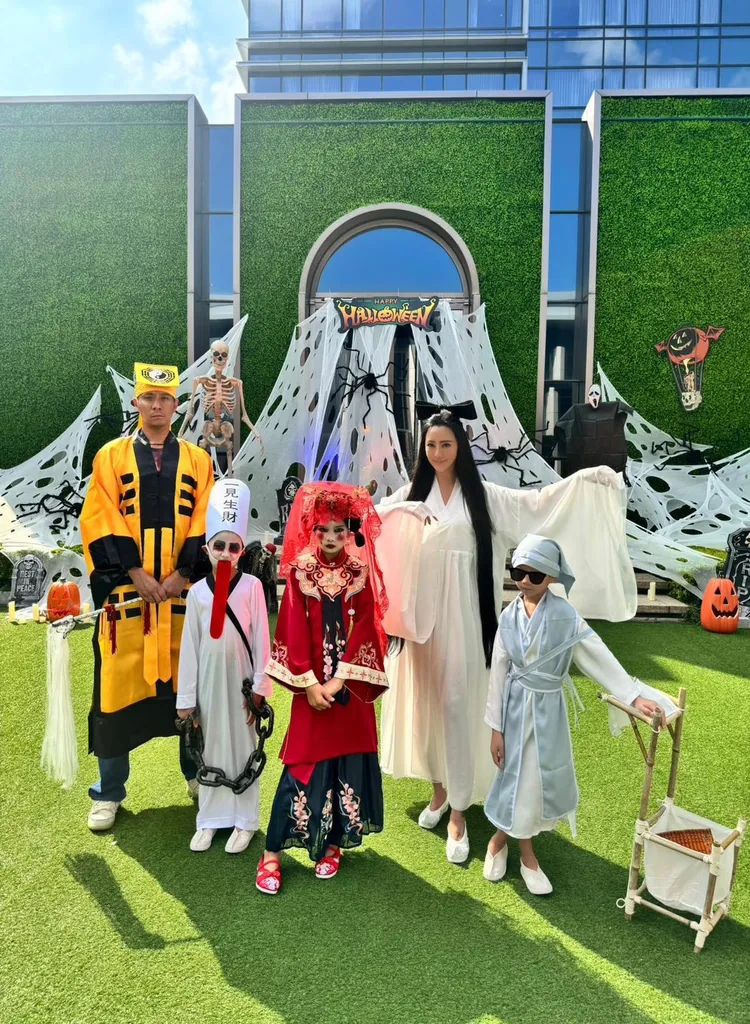 關穎全家扮相相當維妙維肖。