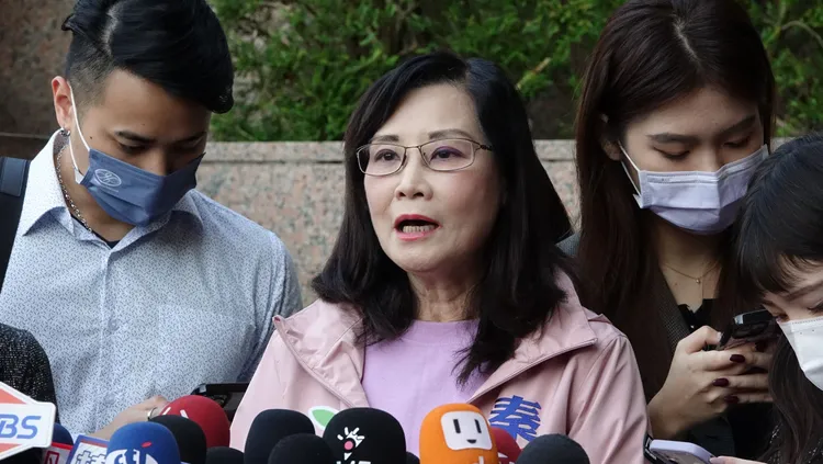 秦慧珠擋下京華城停工，並解釋是在服務選民。莊宗達攝