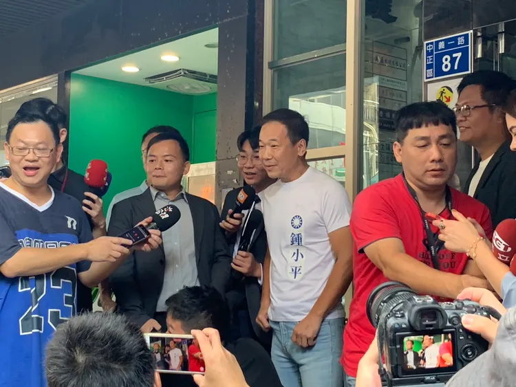 基隆市長謝國樑罷免案今登場，北市議員鍾小平現身力挺。記者葉先鵬攝影