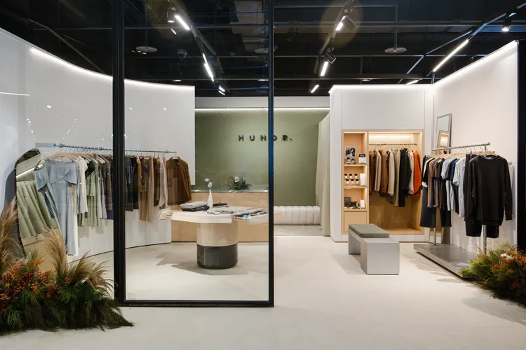 HUNDR.位於誠品生活松菸的門市店裝呼應大自然主題。品牌提供