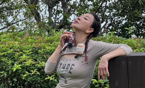 楊繡惠性感模仿咖啡廣告 自稱「三重楊丞琳」被糾正