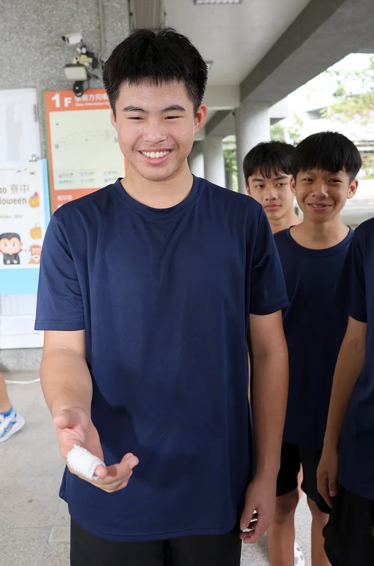 選手負傷上場。教育局提供