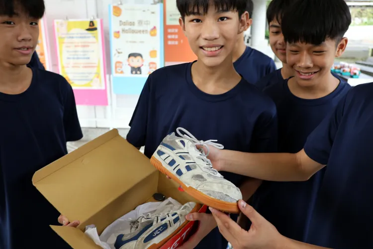 選手連鞋子都撐破了。教育局提供