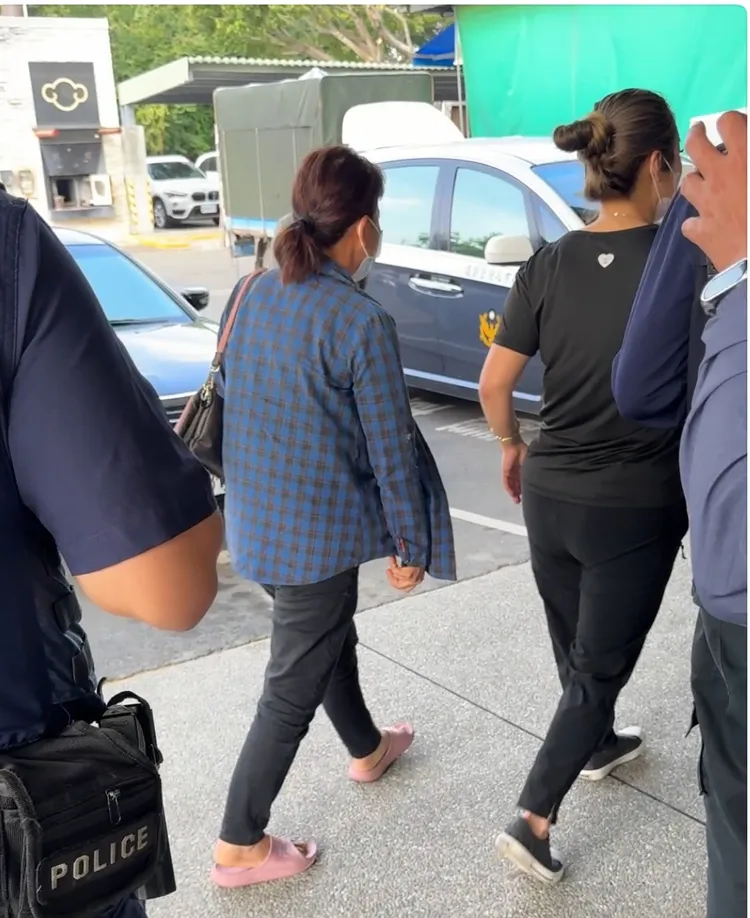 疑似死者家屬前來新營福園相驗，以確定死者身分。莊曜聰攝