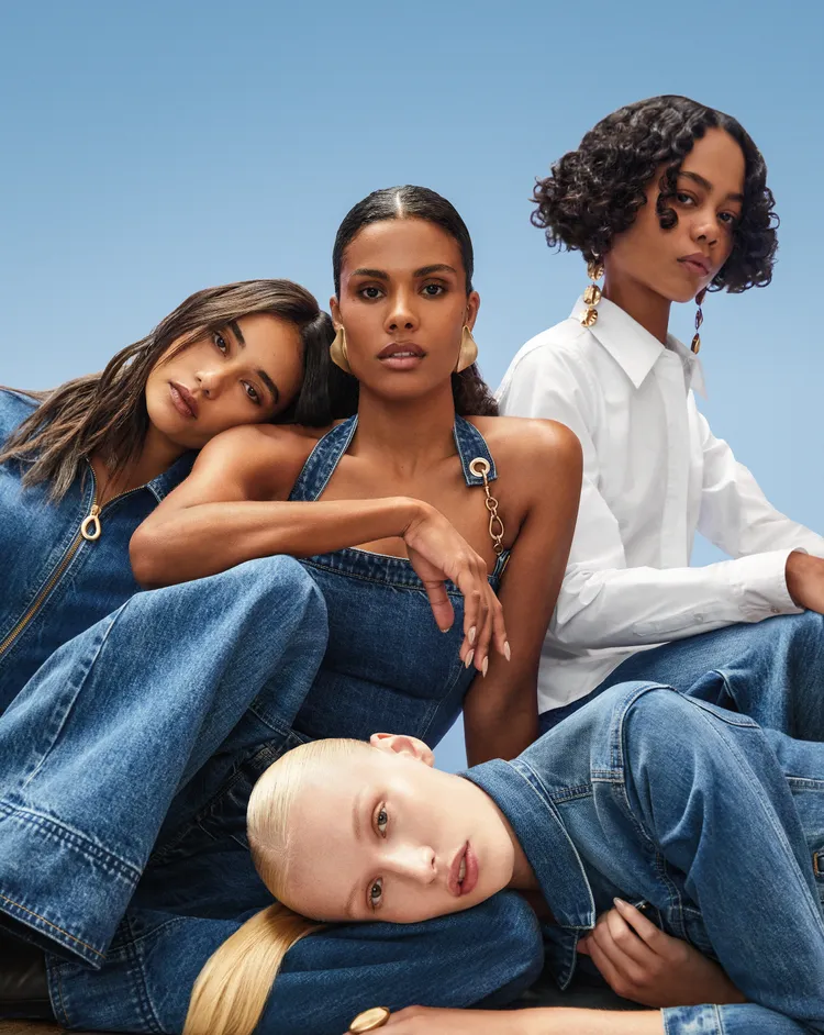 金屬鍊條頻頻出現在各單品之中。品牌提供