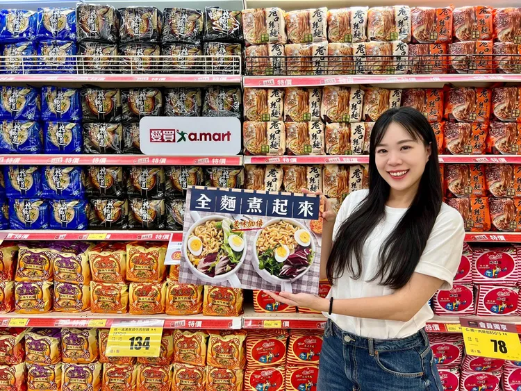 愛買量販限時14日祭出130款麵商品6折起。業者提供