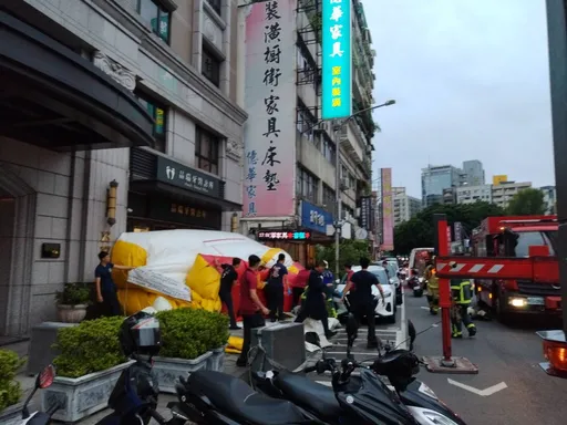 北市19歲女從「11樓墜下」　掉在消防氣墊邊緣！頭撞小客車送醫不治