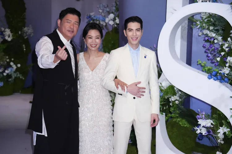 曾國城與新人合照。彭欣偉攝