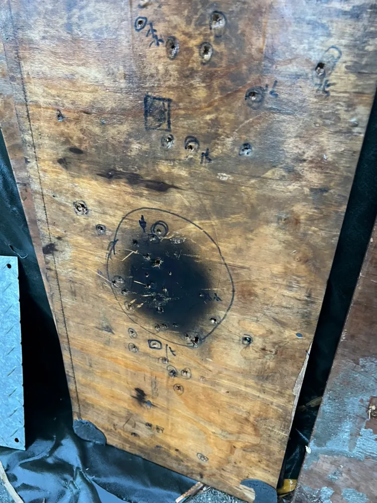 這款神似「爆能槍」的改造槍枝，擊發的特製子彈可以射穿5公分厚木板。