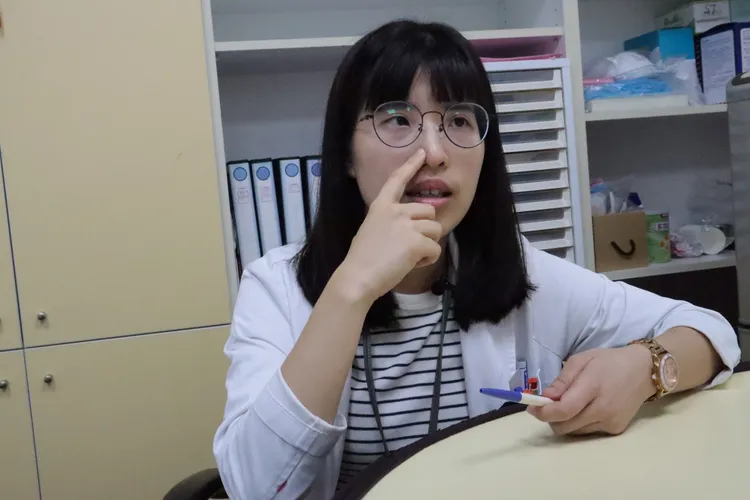 顏婧縈說，說話時將共鳴位置在前腔的口腔，比較不傷聲帶，發聲也較有效率。彰化醫院提供