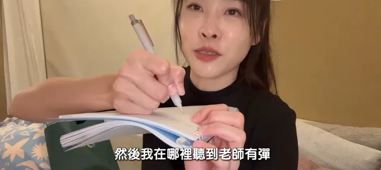 小嫻努力備戰期中考。翻攝小嫻YT