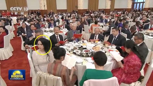 伊能靜出席中國國慶招待會 專心聽習近平致詞