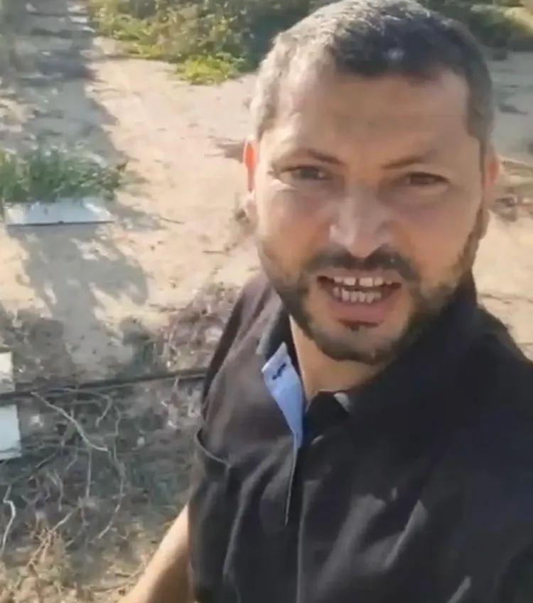 半島電視台記者，伊斯梅爾·阿布·奧馬爾，在去年10月7日哈瑪斯對以色列平民屠殺、綁架時，以軍發現他在現場報導。翻攝自《紐約郵報》