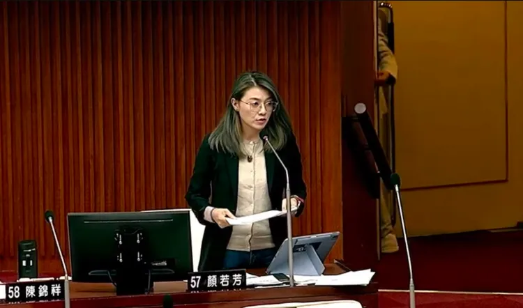 顏若芳質詢時批北市府與台智光的訴訟中會居於下風。顏若芳提供
