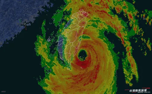 不妙!康芮倒數1hr登陸 眼牆變更圓厚「恐吹破壞性強風」