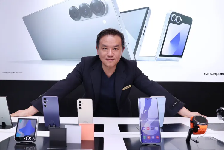 陳啓蒙為目前自己的表現打了85分成績，並以要讓三星的用戶有「拿三星手機有尊爵不凡感受」為目標。莊宗達攝