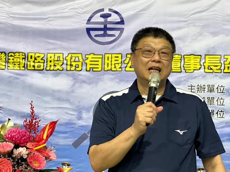 日前台鐵公司董事長杜微加薪40%，又申請記大功引發爭議。台鐵提供