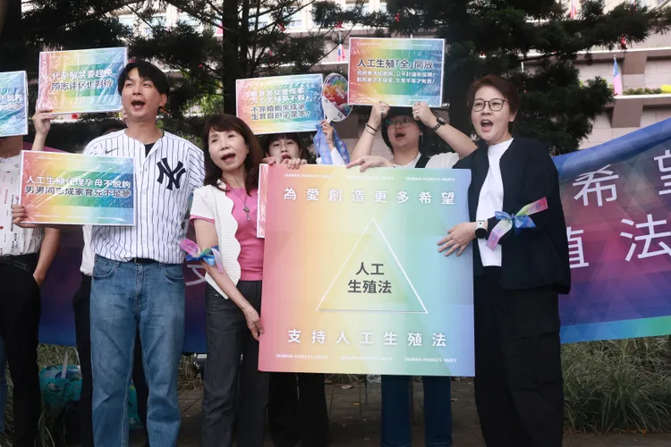 民眾黨公職現身2024同志大遊行。彭欣偉攝