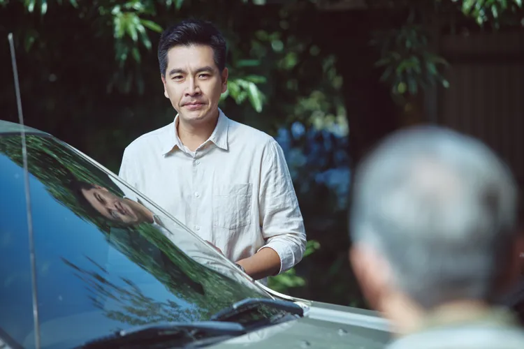 王傳一憶與父親告別戲，車上淚崩大哭。大愛電視提供