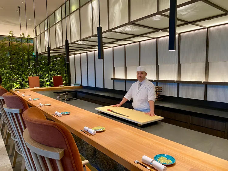 「日本料理飛翔」提供和食、壽司及鐵板燒，由日本主廚規劃整體服務。莊偉祺攝