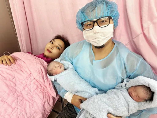 李宓產下雙胞女娃升格5寶媽還不夠!見萌寶肉臉又想生小孩