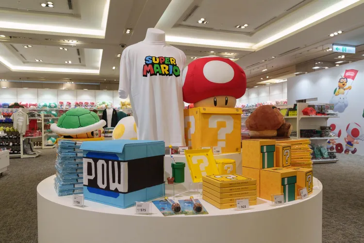 任天堂快閃店有許多知名遊戲週邊。任天堂提供