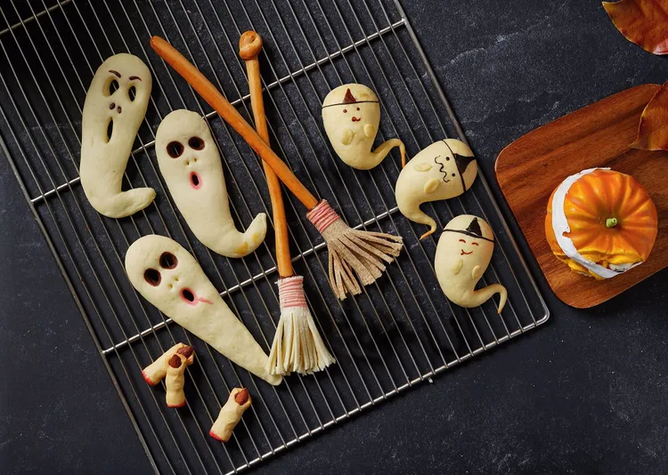 萬聖節經典熱銷品則有「驚聲尖叫」、「鬼靈精怪」等精緻烘焙系列，逼真又寫實的食玩體驗。業者提供