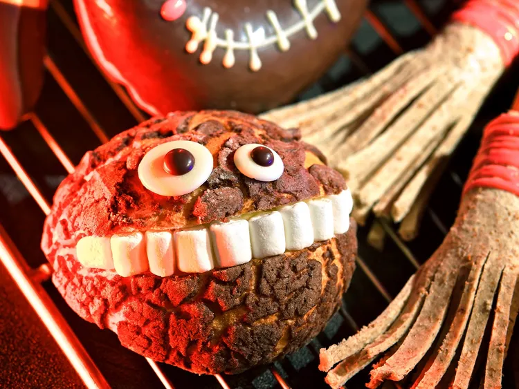 巧克力控絕不能錯過的「萌萌鬼」新品，綿密的內餡搭配棉花糖的外觀，暗黑系爆棚商品。業者提供