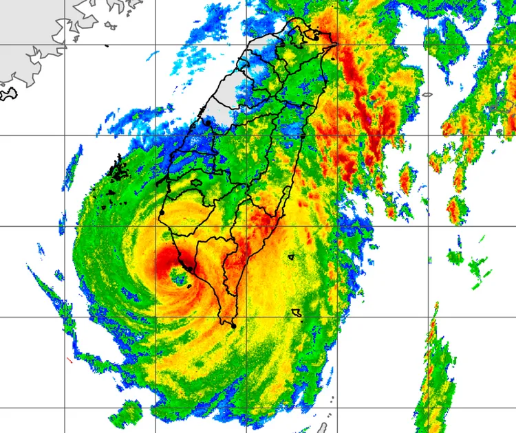 山陀兒颱風此刻正從高雄地區登陸。取自中央氣象署網站