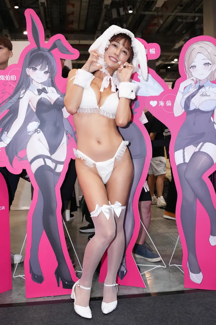 まっかmacca展露好身材。彭欣偉攝