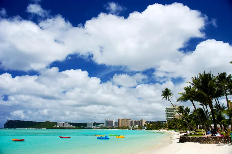 寒假、春節到關島暖呼呼過冬。業者提供