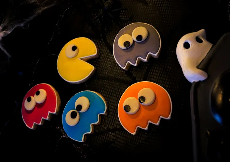 小精靈餅乾以吃豆小精靈造型經典呈現，入口後奶香四溢的手工餅乾，讓您一秒掉入童年回憶。業者提供