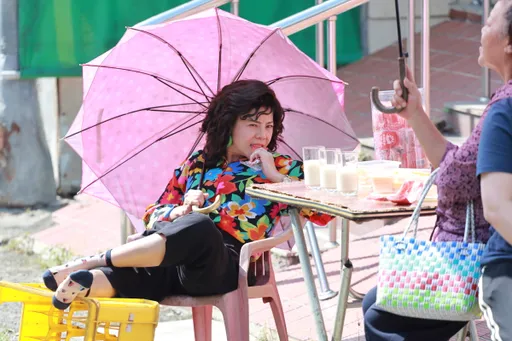 錦雯開車上山遇路樹倒塌 旁邊就是山崖好驚險