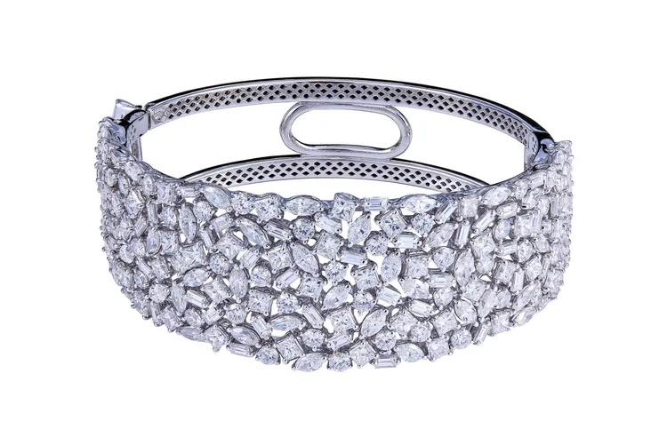 Fantasy Cut奇幻切割系列18K白金環形鑽石手鐲，228萬元。品牌提供