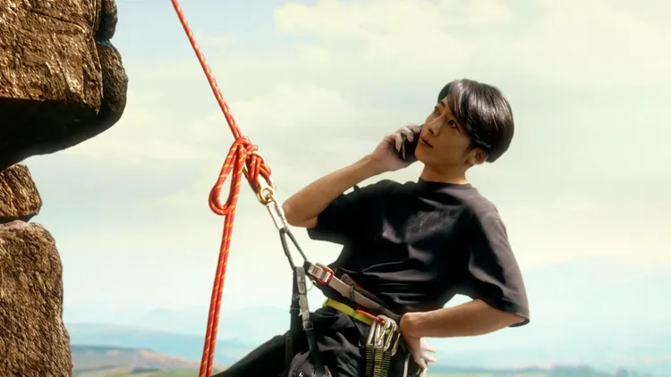 高橋一生飾演的毒蛇秘書「貝原」驚喜客串《民王R》。翻攝官方X（推特）