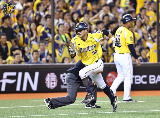 古林睿煬突然退場統一獅陣腳大亂 中信兄弟6局狂打7分奪台灣大賽首戰勝利