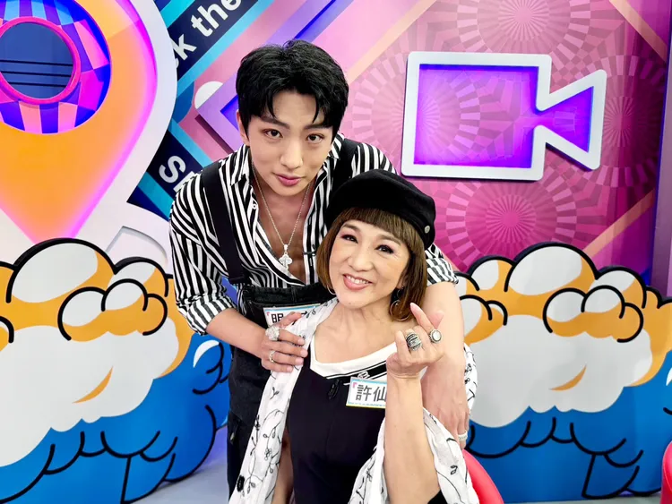 明杰（後）談戀愛被劈腿，還是母親發現的。緯來戲劇台提供